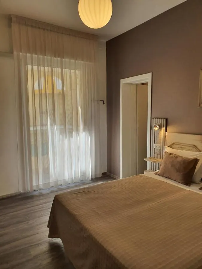 Hotel Villa Esedra Μπελάρια-Ιτζέα Μαρίνα 3*,